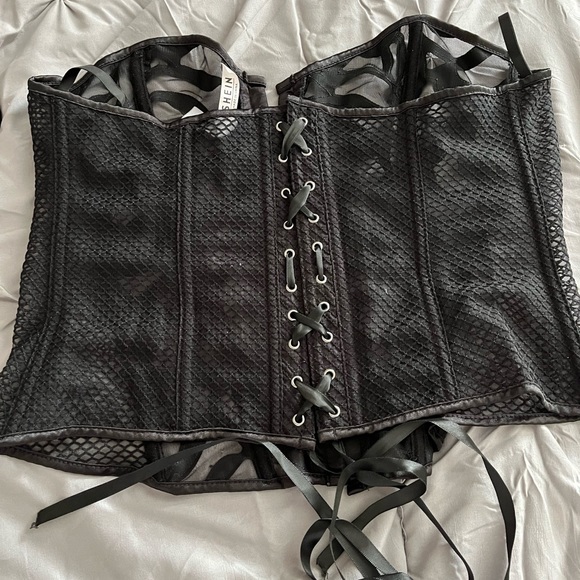 Black Corset - Picture 4 of 5